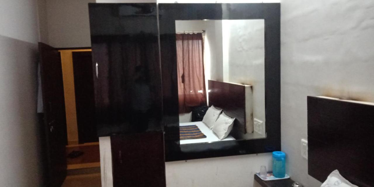 Nilraj Lodge Ratnāgiri Esterno foto
